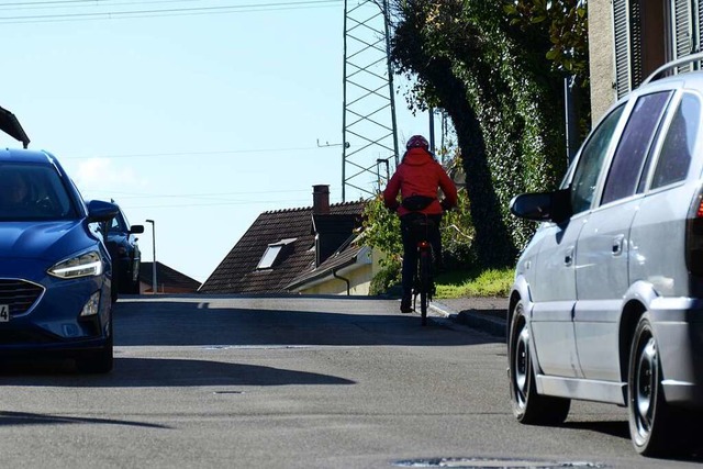 Kaum Platz fr Fugnger und Radwege: ...ohne Umfahrung entschrft werden kann.  | Foto: Moritz Lehmann