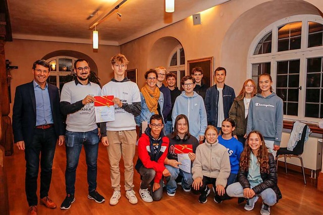 Brgermeister Bruno Metz gratulierte d...ner-Team der Heimschule St. Landolin.   | Foto: Adrian Hofmann