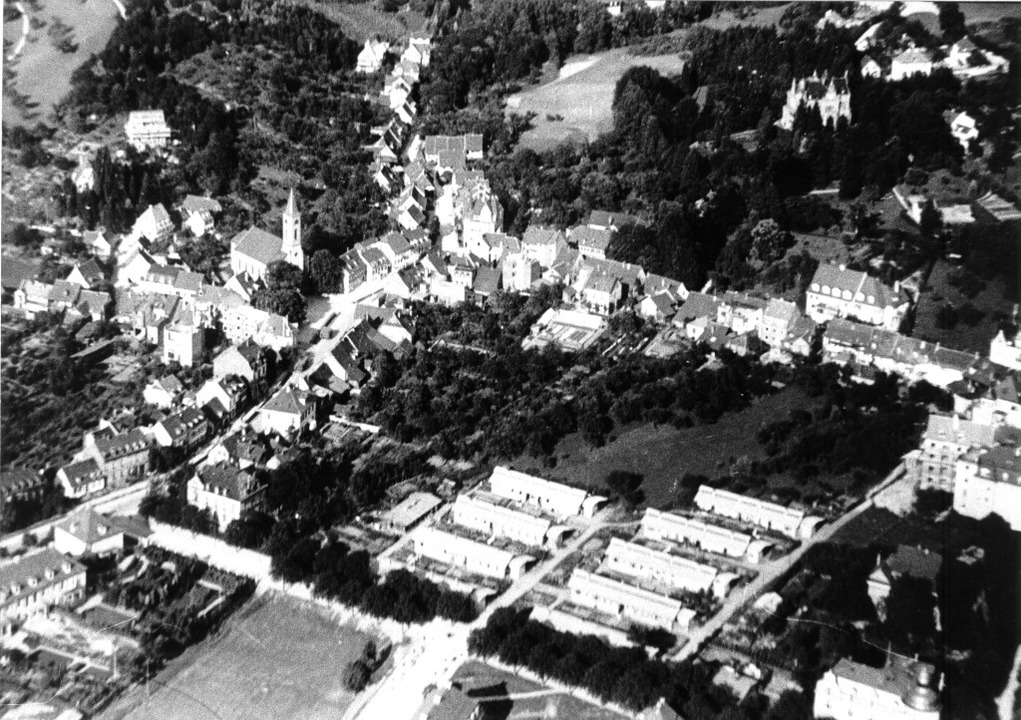Die Luftaufnahme entstand, nachdem die...ts fhrt die Stadtstrae aus dem Bild.  | Foto: Archiv/Hans Sigmund