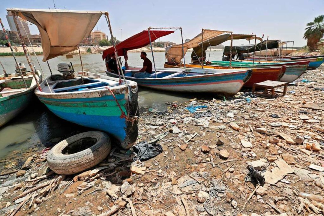 Konkurrenz ums Wasser: Die Pegelstände des  Tigris sinken seit Jahren.  | Foto: AHMAD AL-RUBAYE
