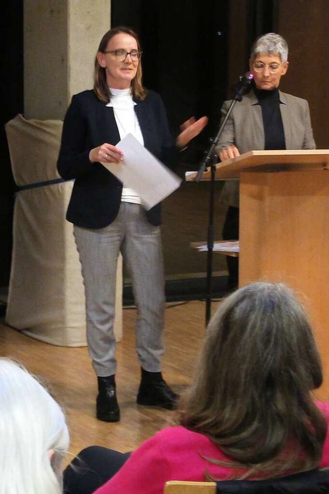 Diana Fler und Elvira Mller berichten ber den begleiteten Umgang  | Foto: Susanne Kerkovius