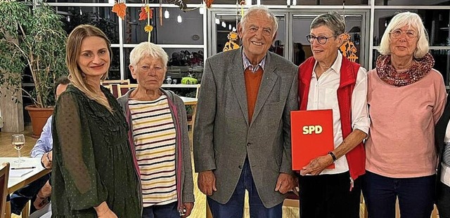 Die scheidende SPD Vorsitzende Elma En...(neue Vorsitzende) und  Tanna Franz.    | Foto: Oswald Prucker