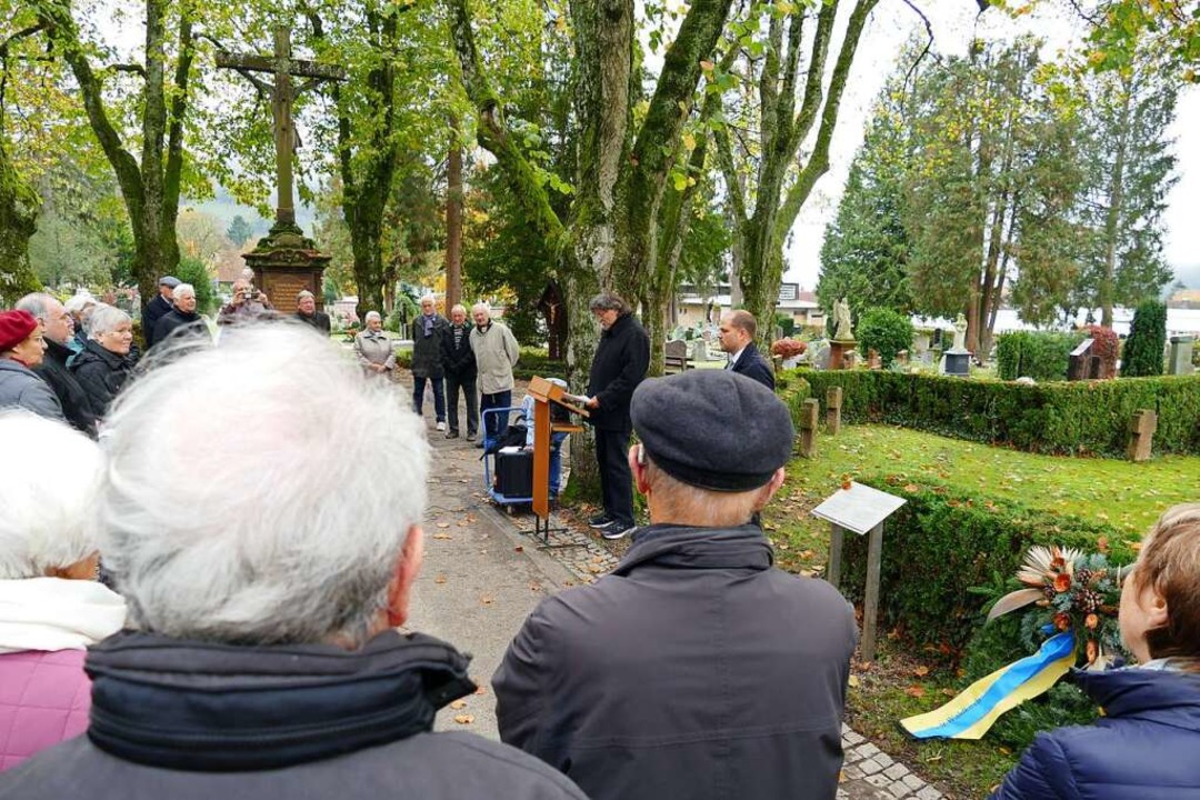 Gedenkveranstaltung auf dem Waldkircher Friedhof  | Foto: Sylvia Sredniawa