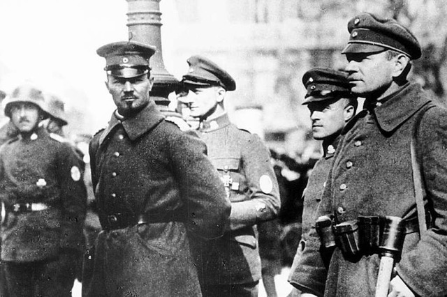 Hermann Erhardt (2.v.l.) initiierte  i...h am sogenannte Kapp-Putsch beteiligt.  | Foto: Bundesarchiv Koblenz