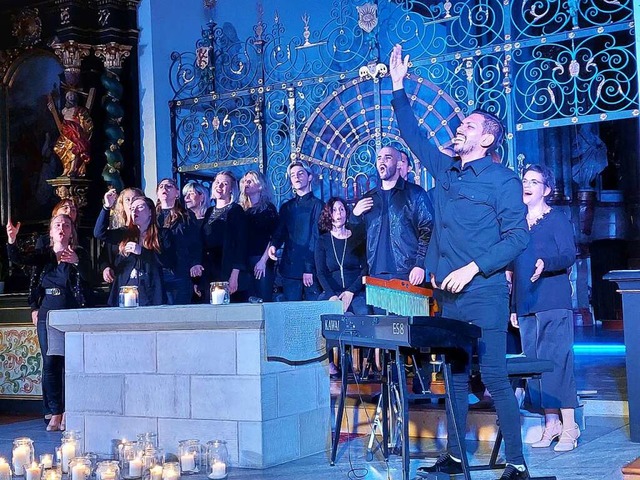 Der Chor &#8222;Soulfamily&#8220; mit ...tkirche im schweizerischen Laufenburg.  | Foto: Aloisia Zell