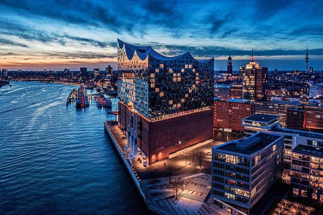 Hamburgs neue Kultur-Ikone und archite... mitten im Hafen: die Elbphilharmonie.  | Foto: Hamburg Marketing GmbH