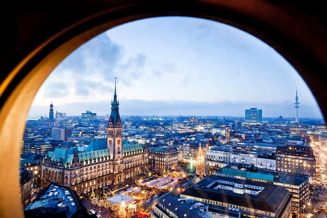 In Hamburg kann man Weihnachtsmarktbes...sen und leckerer Kulinarik  verbinden.  | Foto: Hamburg Marketing GmbH