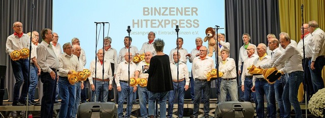 Der Gesangverein Eintracht Binzen bege...lya Barla in der Gemeindehalle Binzen.  | Foto: Ansgar Taschinski