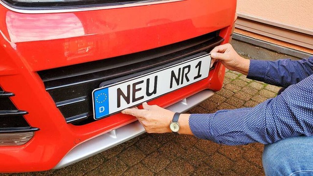 NEU war das alte Kennzeichen fr den L...nftig soll es wieder erhltlich sein.  | Foto: Stefan Mertlik