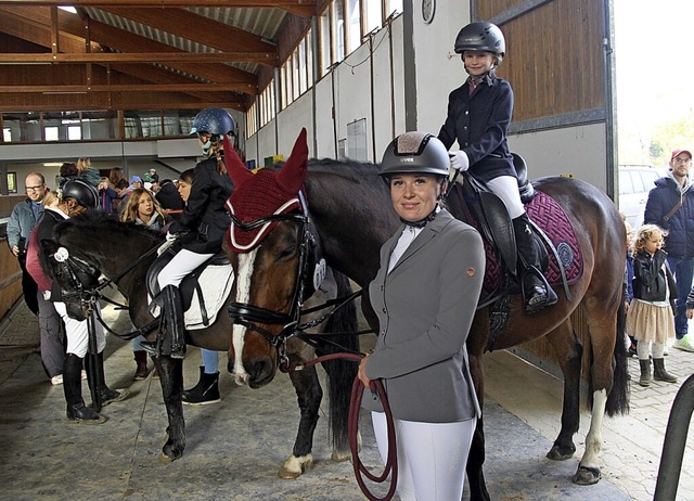 Der junge Rietsportnachwuchs wurde hoc...in der Eichsteter Reithalle geleitet.   | Foto: Horst David