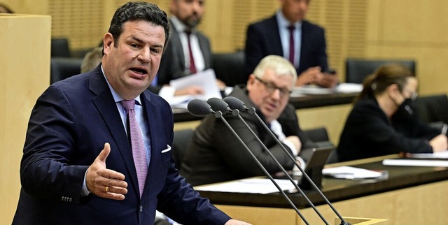 Seine Hand sei &#8222;zur Lsung ausge...ei der Debatte im Bundesrat am Montag.  | Foto: JOHN MACDOUGALL (AFP)