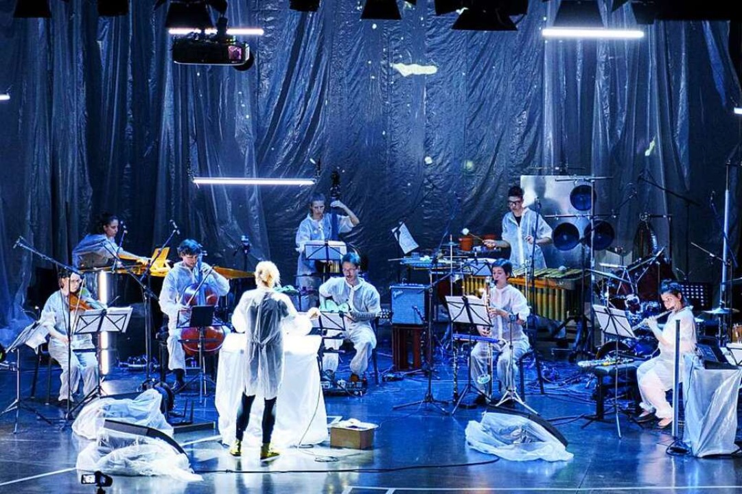 Futuristisch: das Ensemble Scope bei einem Auftritt.  | Foto: Merlin Blumenschein