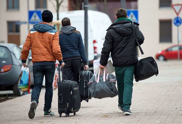 Vor allem junge Mnner ohne Bleibepers...n Deutschland bisweilen nicht zurecht.  | Foto: Boris Roessler