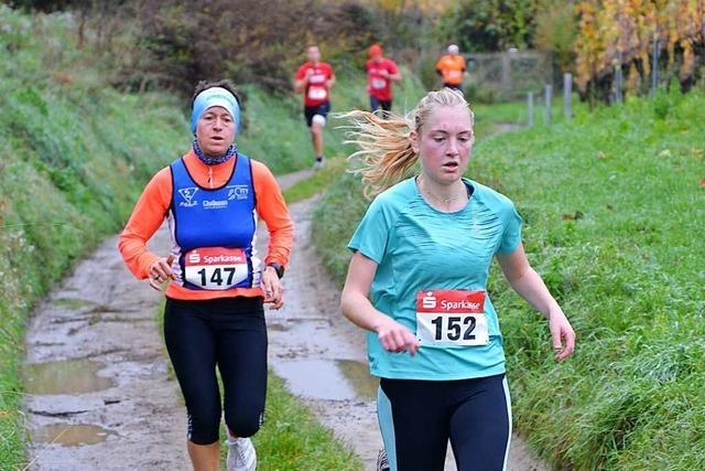 Jung und Alt setzen beim Crosslauf in Riegel Akzente