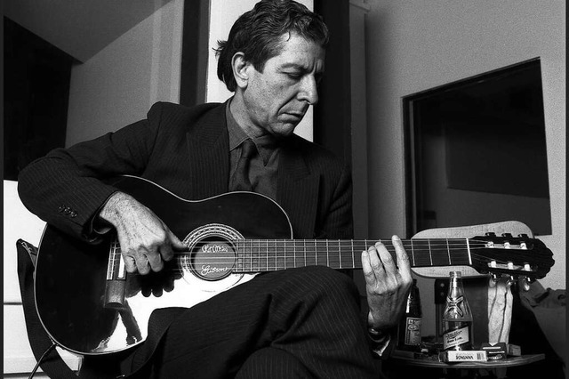 Leonard Cohen im Aufnahmestudio Mitte ...n 1984 und haute niemanden vom Hocker.  | Foto: Oliver Morris (Getty/Prokino)