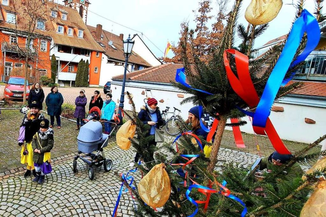 Weihnachtsbaum-Recycling als Narrenbau...-Bengel auch 2023 wieder praktizieren.  | Foto: Narrenzunft Kenzingen