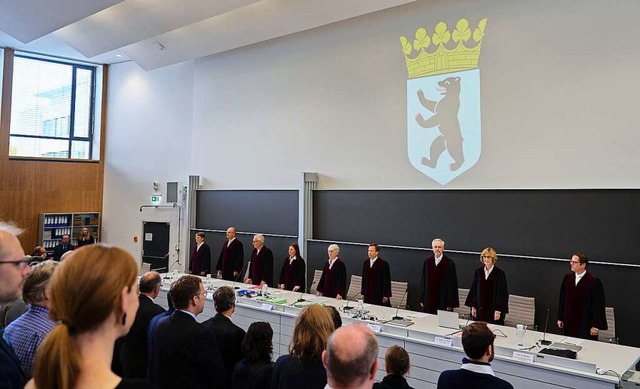 Die Richter des Berliner Verfassungsge...Grfin von Galen und Christian Burholt  | Foto: Annette Riedl (dpa)