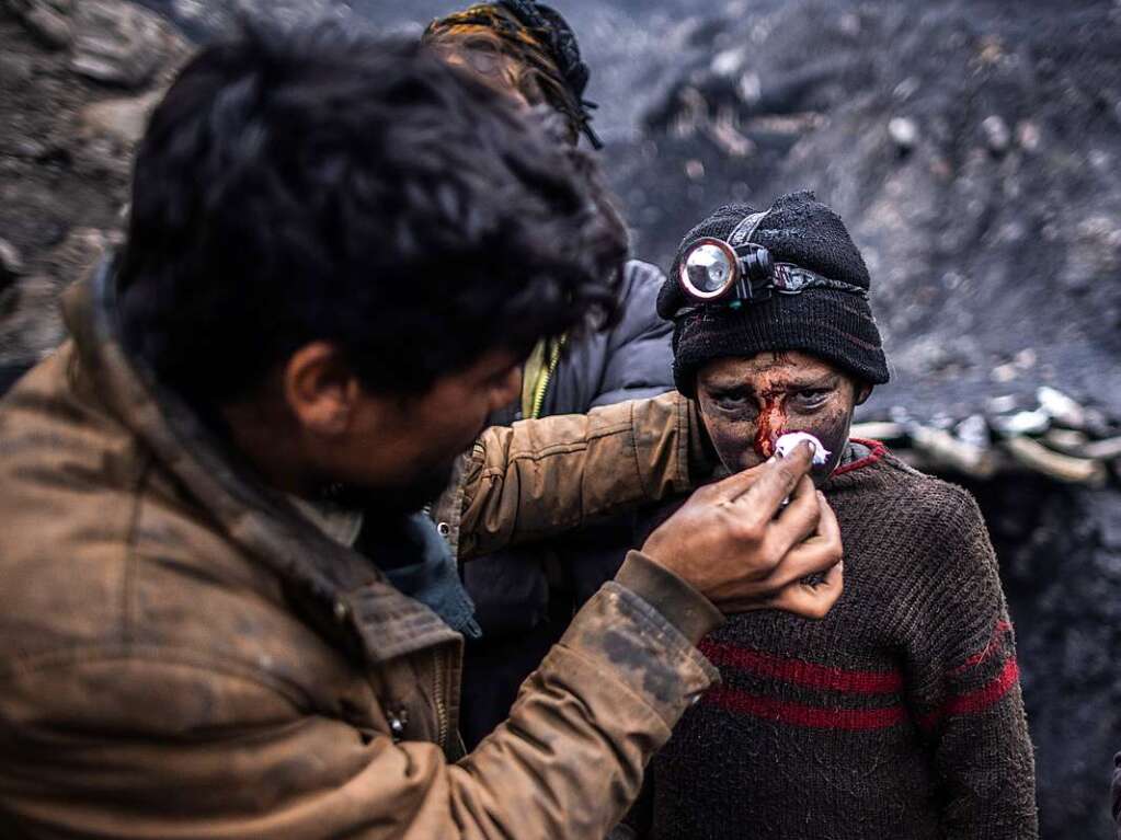 Die Arbeiten in einer informellen Kohlemine in Chinarak in der afghanischen Provinz Baghlan.