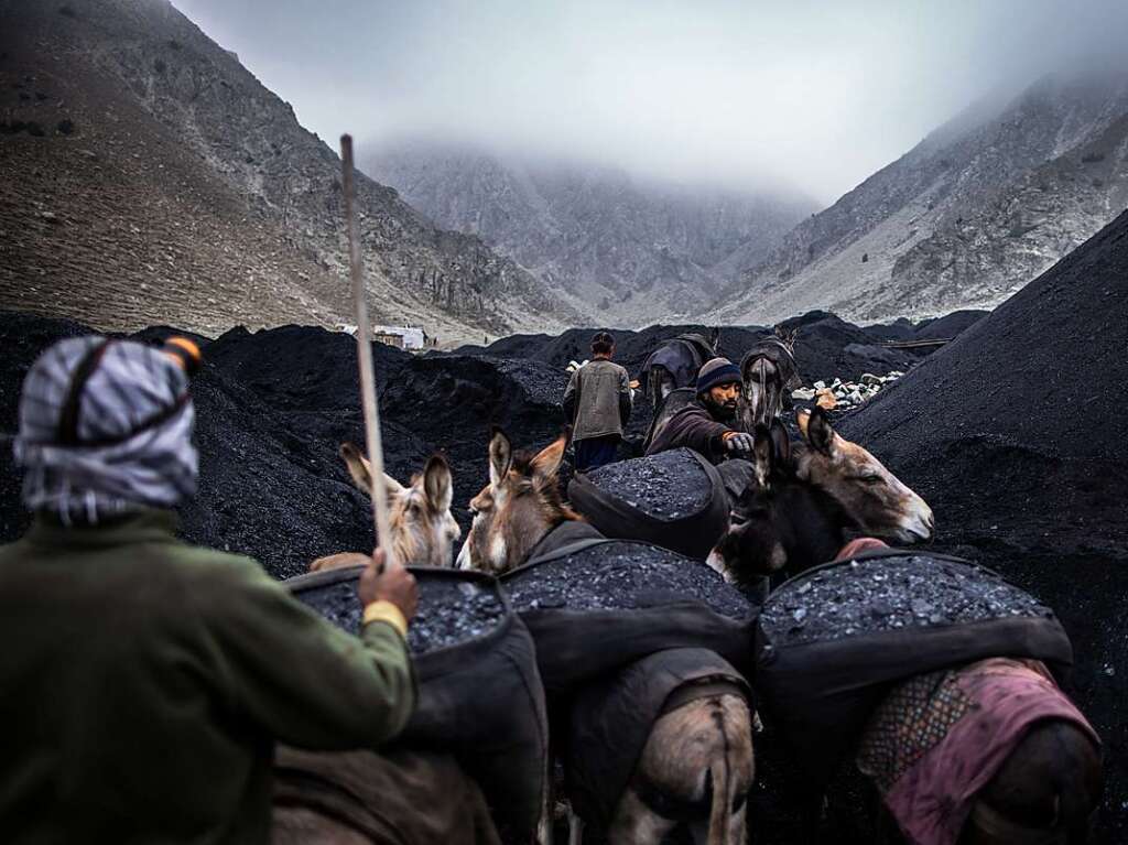 Die Arbeiten in einer informellen Kohlemine in Chinarak in der afghanischen Provinz Baghlan.