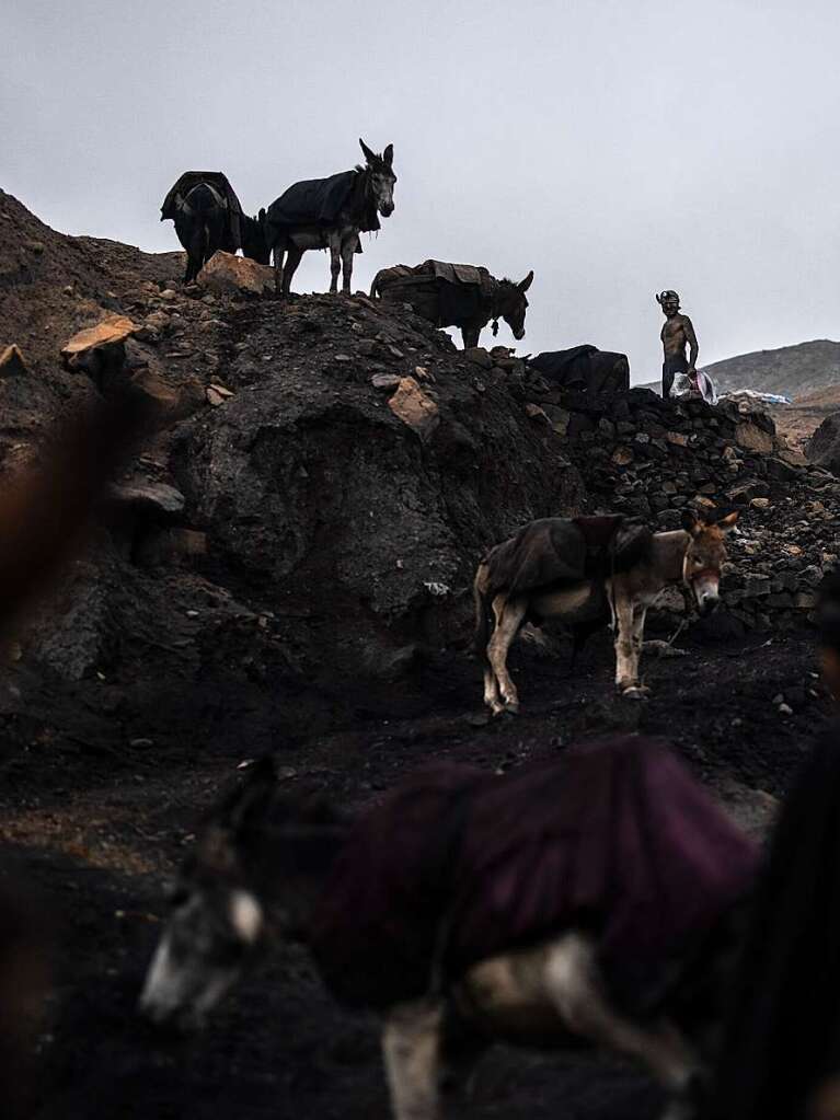 Die Arbeiten in einer informellen Kohlemine in Chinarak in der afghanischen Provinz Baghlan.