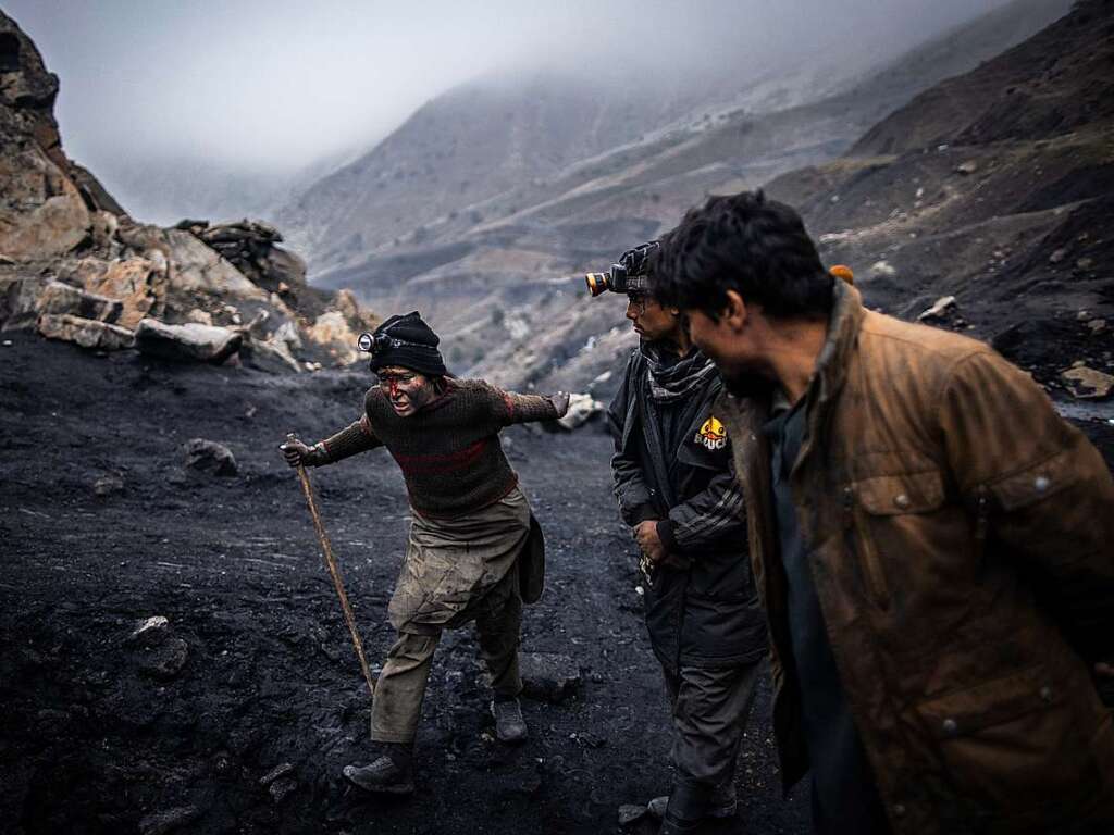 Die Arbeiten in einer informellen Kohlemine in Chinarak in der afghanischen Provinz Baghlan.