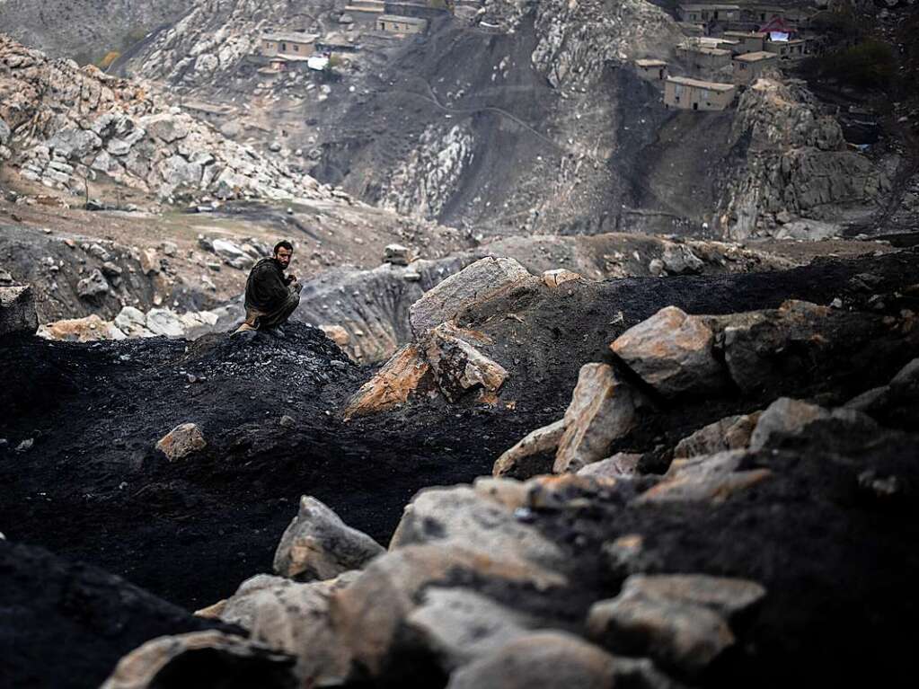 Die Arbeiten in einer informellen Kohlemine in Chinarak in der afghanischen Provinz Baghlan.