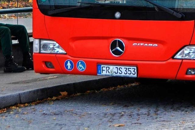 85-Jährige stürzt in Lörrach vor einen einfahrenden Omnibus