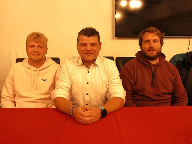 Das neue Vorstandsteam bilden Tim Tren...s), Oliver Borris und Benjamin Hiller.  | Foto: Georg Vo