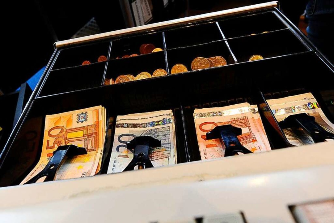 Ein Dieb hat Bargeld aus der Kasse ein...nittsgeschfts gestohlen (Symbolbild)  | Foto: Ingo Schneider