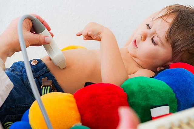 Ein Kind bei einer Ultraschalluntersuchung  | Foto: Racle Fotodesign (stock.adobe.com)