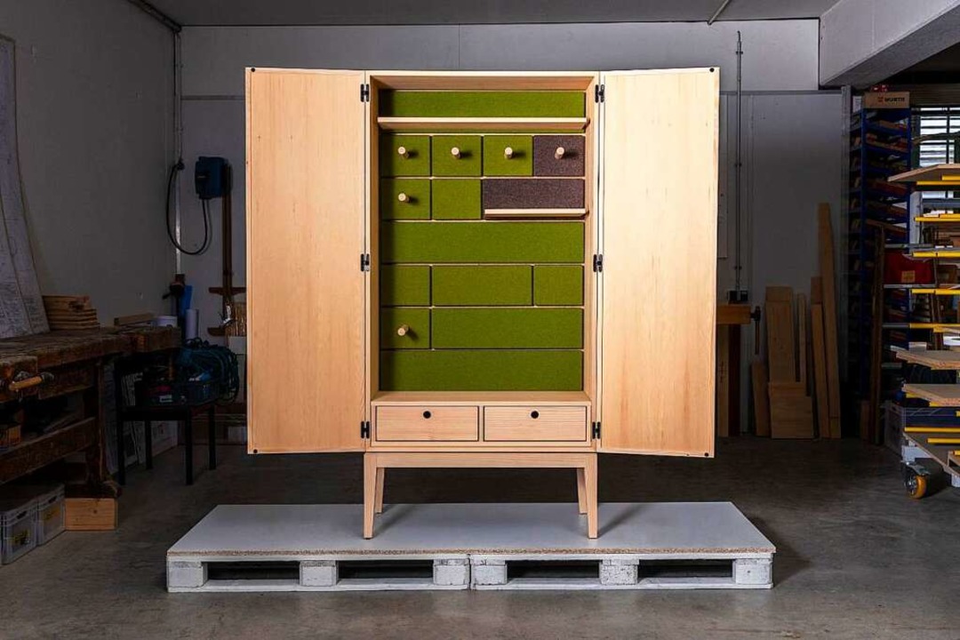 Hier hat Vieles Platz: Der Möbelschrank von Dominik Hoffmann.  | Foto: Schreinerei Becherer