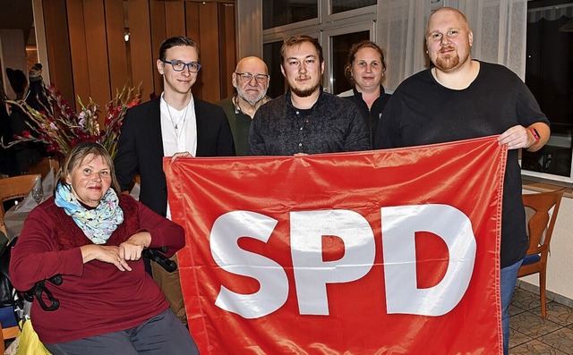 Der  Vorstand des  SPD-Ortsvereins (vo...vertretende Vorsitzende Denis Kummerer  | Foto: Heinz und Monika Vollmar