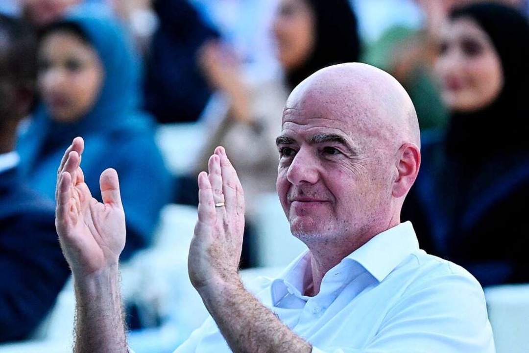 Kann sich eigentlich jetzt schon zur d...Amtszeit beklatschen: Gianni Infantino  | Foto: KIRILL KUDRYAVTSEV (AFP)