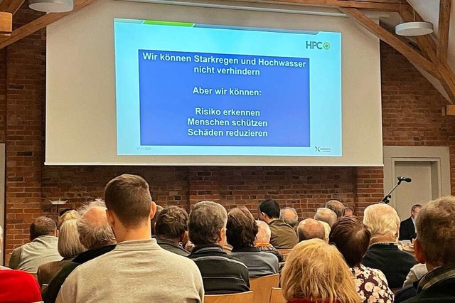Die Einwohnerversammlung im Umkircher Brgersaal war gut besucht.  | Foto: Mario Schneberg