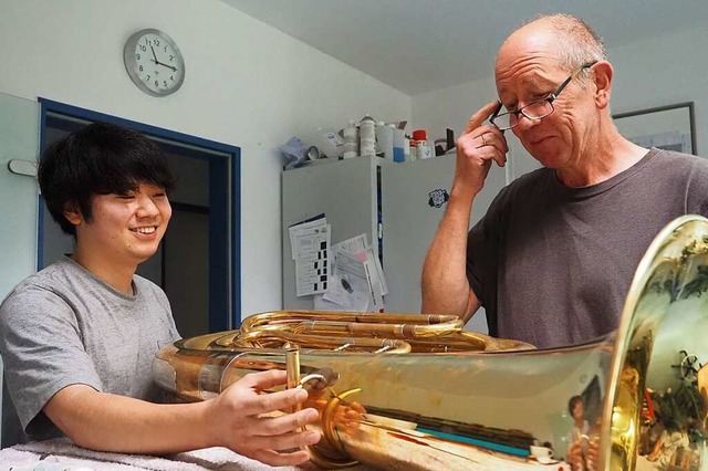 Weil ihn alte Musikinstrumente faszini...e Lehre bei Meister Sigmar Fischer an.  | Foto: Hannah Steiert