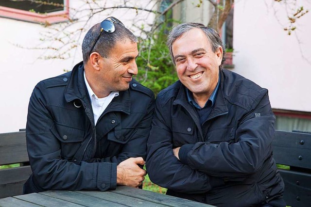 Freunde: Bassam Aramin (links) und Ram...r und Israeli &#8211; verwaiste Vter.  | Foto: Katja Harbi