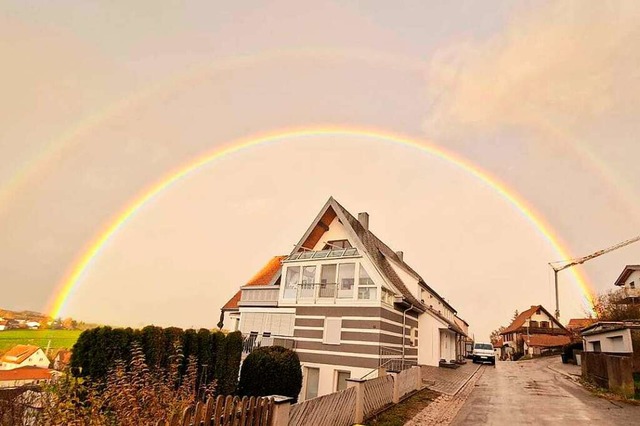 Doppelregenbogen ber dem Lffinger Alenberg.  | Foto: Andreas Knpfle