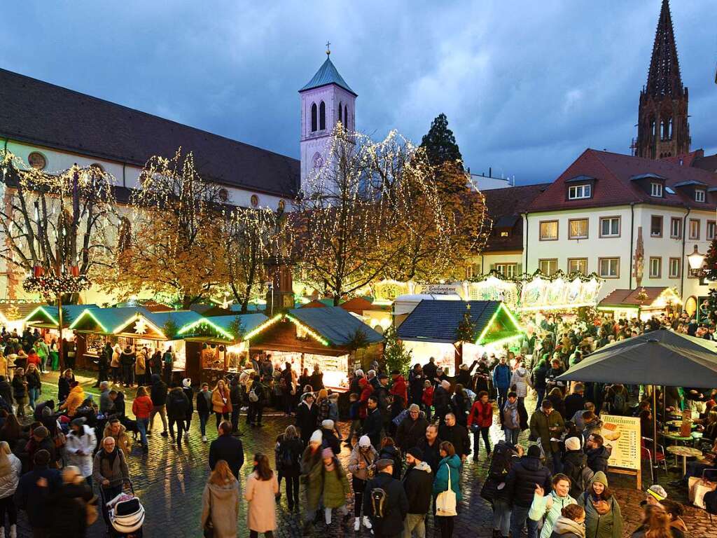 Vorweihnachtlicher Lichterglanz in der Freiburger City