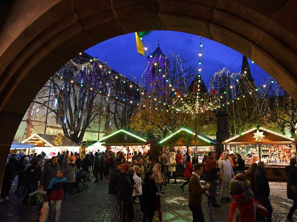 Vorweihnachtlicher Lichterglanz in der Freiburger City