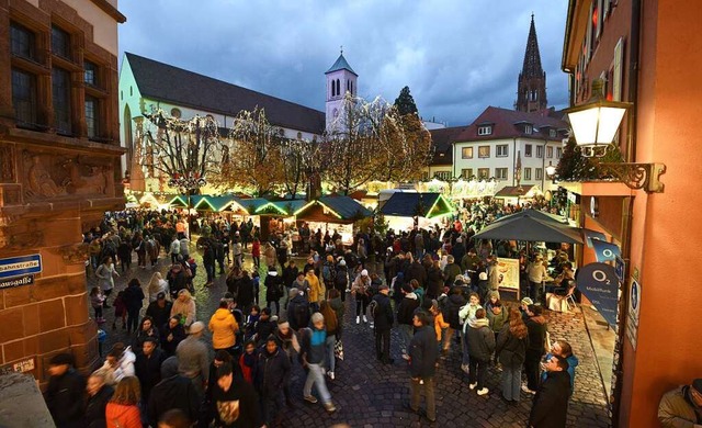 Das erste Weihnachtsmarkt-Wochenende i...reicher Besucherinnen und Besucher an.  | Foto: Rita Eggstein