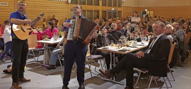 Auch das Publikum war aufgefordert mit...chts) lie sich nicht zweimal bitten.   | Foto: Sonja Niederer
