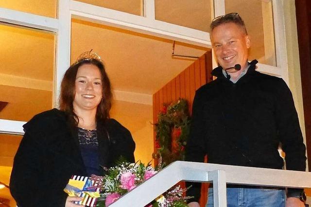 Markgrfler Weinprinzessin Franziska Hofmann besucht ihren Heimatort