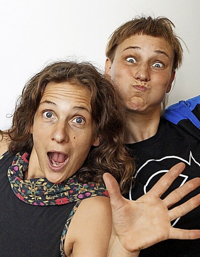 Die Zirkuspdagoginnen Bente Scheffold (links), Veronika Scholz  | Foto: Svetlana Sedelmeier