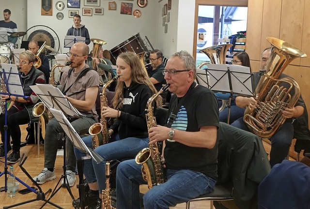 Der Musikverein Fahrnau probt auf Hoch... von Hardy Mertens uraufgefhrt wird.   | Foto: Roswitha Frey