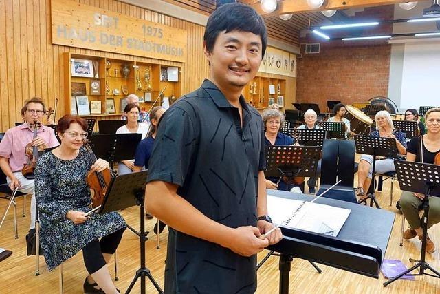 Siping Wang gibt sein Debüt als Dirigent des Oberrheinischen Sinfonieorchesters