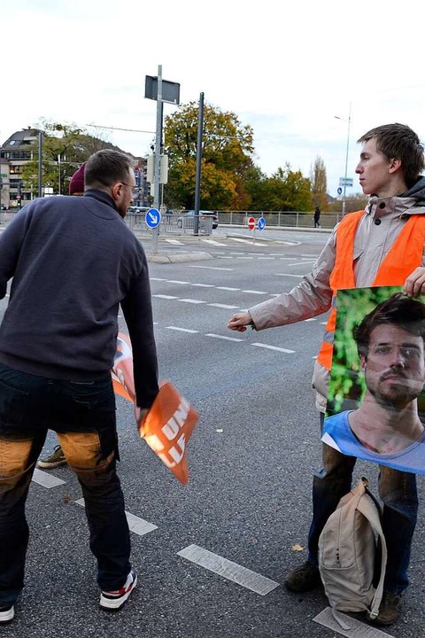 Autofahrer reagierten aggressiv auf die Blockade.  | Foto: Ingo Schneider