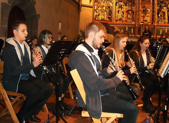 Die Jugendkapelle des Musikvereins flingen  in der St.-Ulrich-Kirche  | Foto: Ernst Brugger