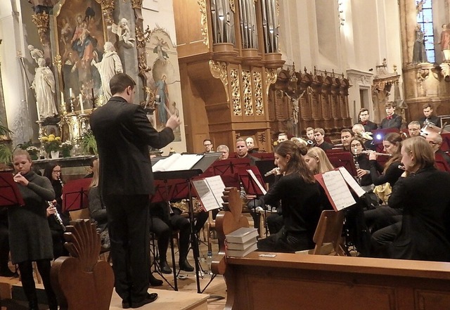 Fr groe Ergriffenheit bei den Hrern...r der Leitung von Christian Steinlein.  | Foto: Bianca Flier