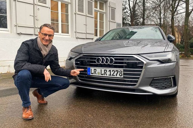 Oberbrgermeister  Markus Ibert mit seinem Dienstwagen  | Foto: Mark Alexander