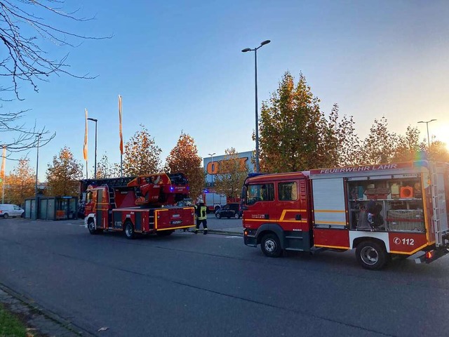 Alarm im Obi in Lahr &#8211; der Baumarkt wurde am Mittwochmorgen evakuiert.  | Foto: Bastian Bernhardt